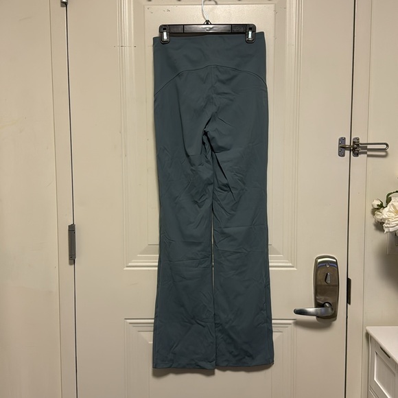 Lululemon high wasted straight leg Leggings - Picture 4 of 5